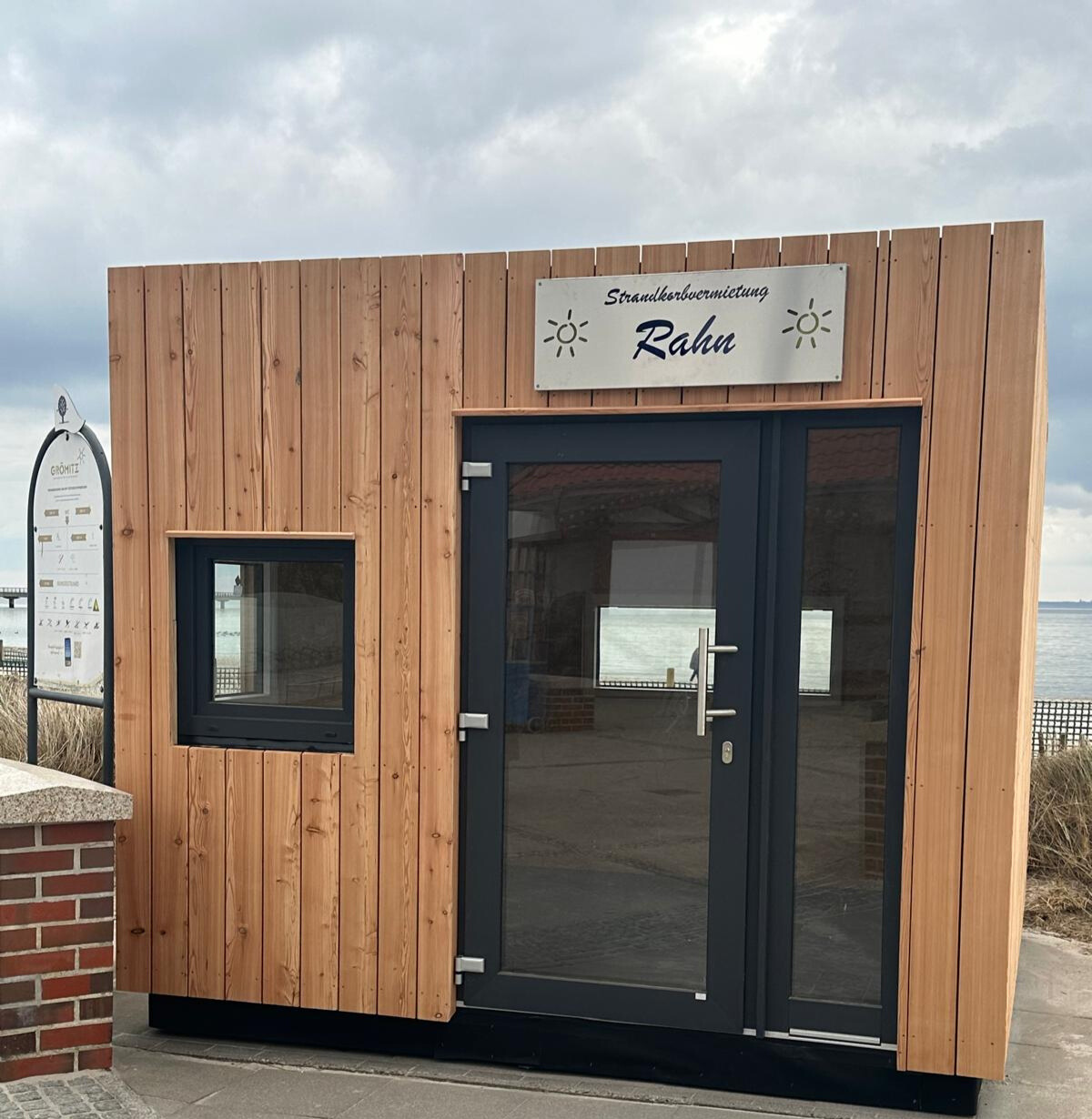 Vermieterhütte der Strandkorb-Vermietung am Grömitzer Strand